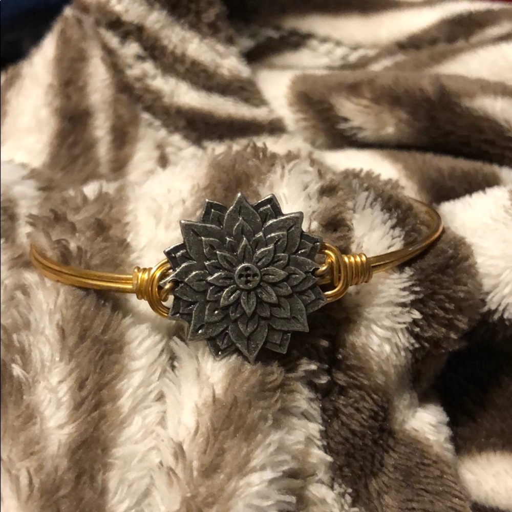 Bangle bracelet